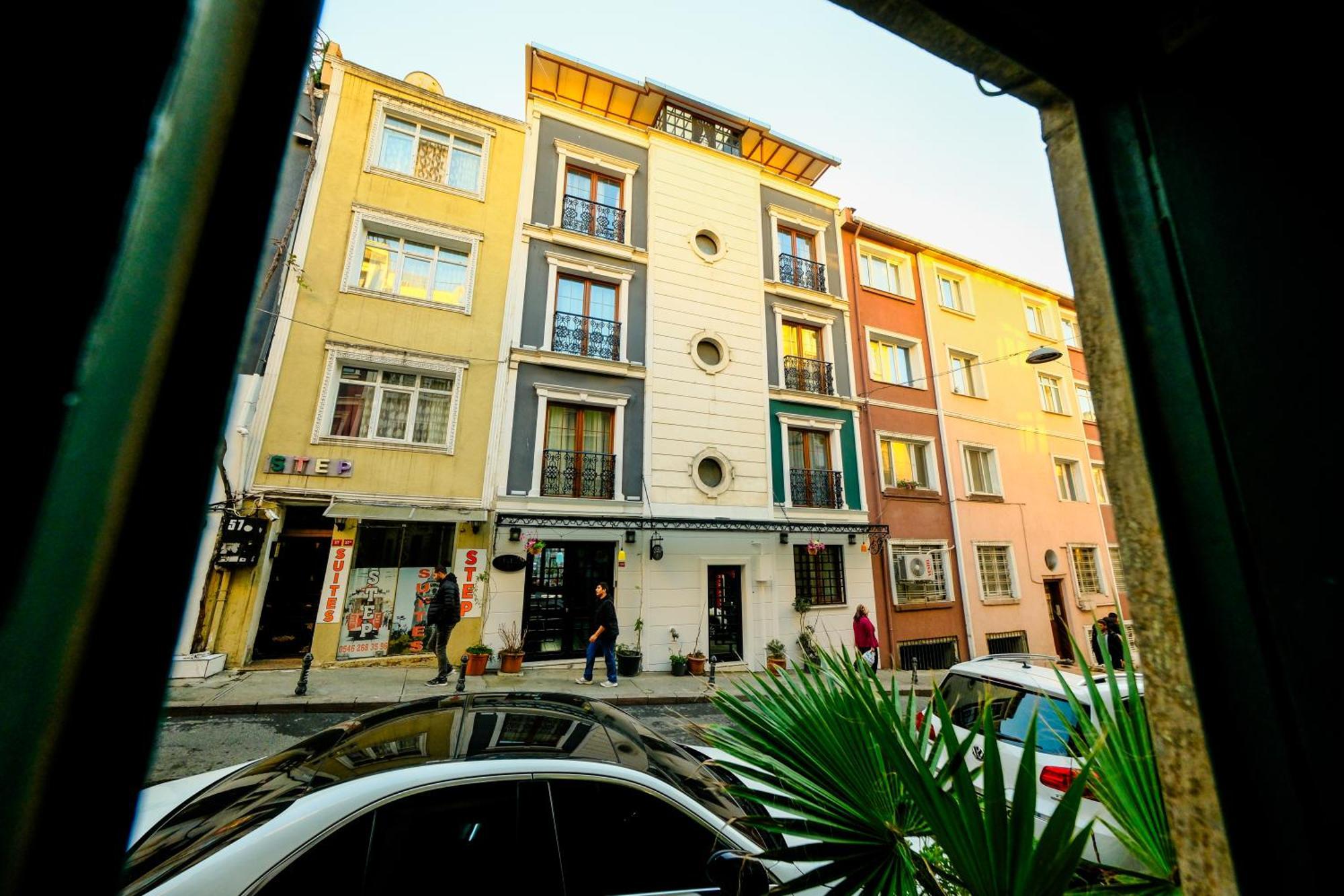Taksim celebi Hotel Istanbul Bagian luar foto